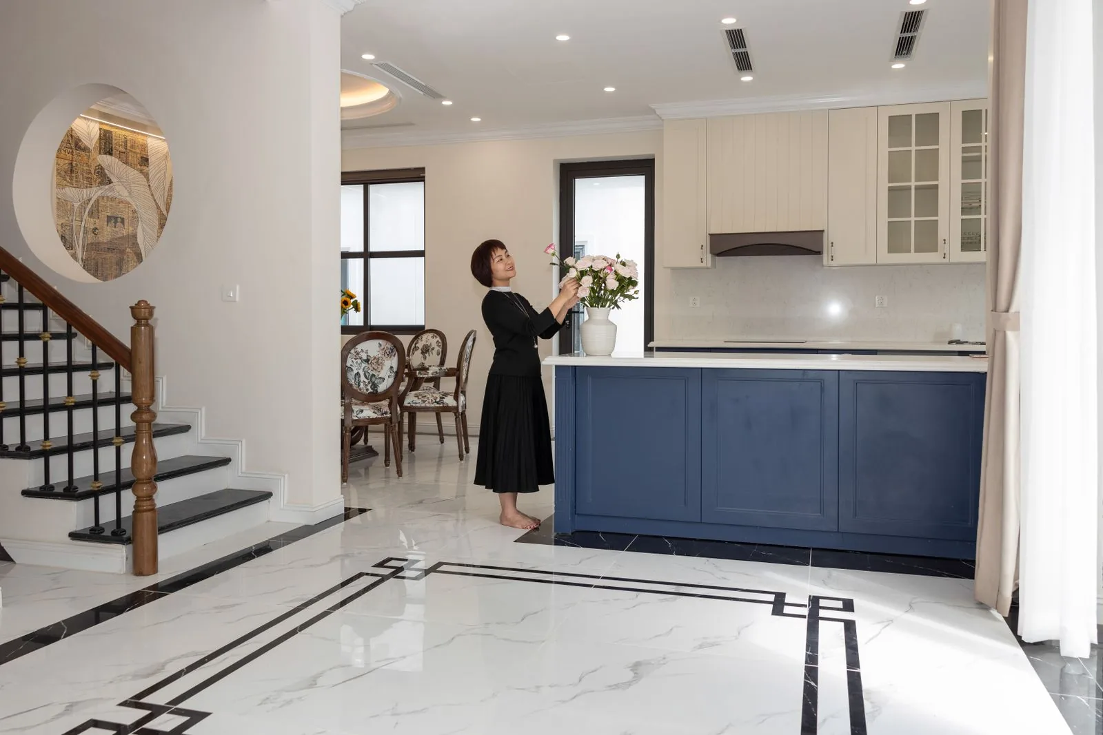 Architecte d'intérieur aménageant une cuisine à Aix-en-Provence